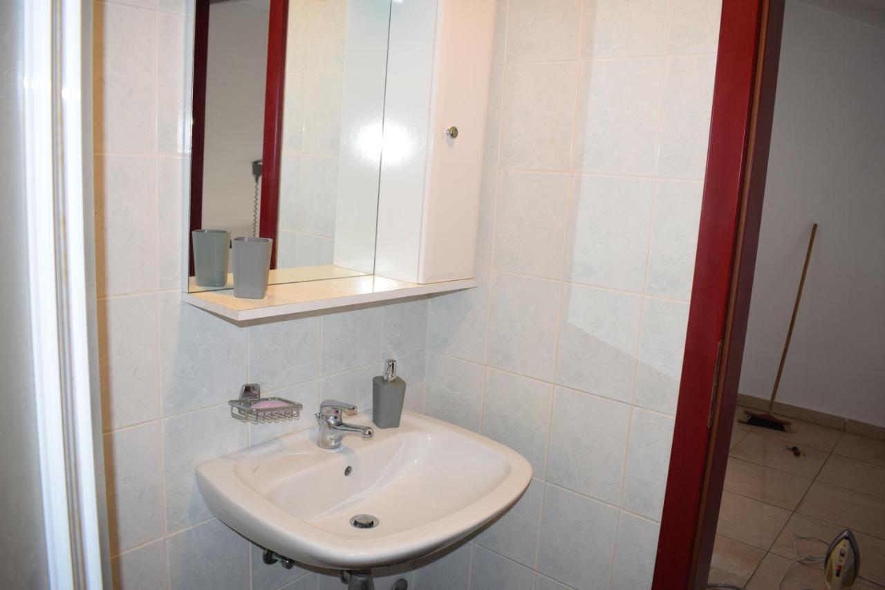 Esperanza Apartment พูลา ภายนอก รูปภาพ